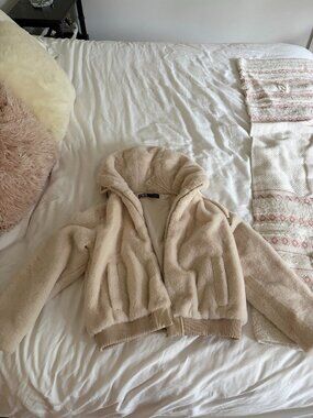Zara Hooded Faux Fur Teddy Zip Jacket Cream Size Small